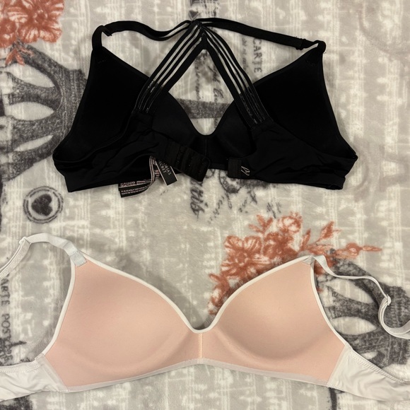 VS bra bundle 🖤🤍 - Picture 4 of 6